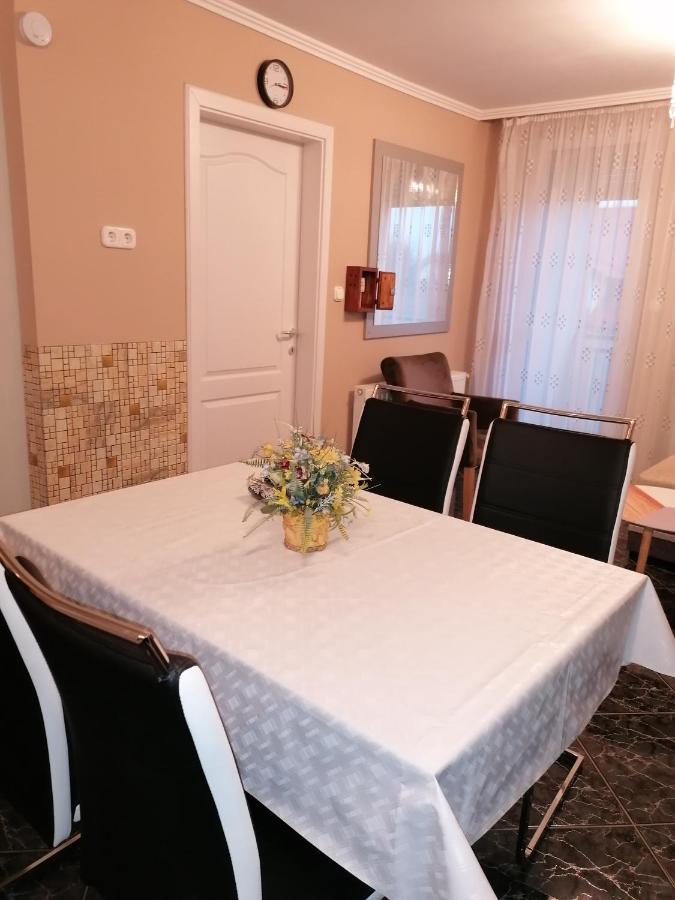 Bettina47 Apartman Хайдусобосло Экстерьер фото
